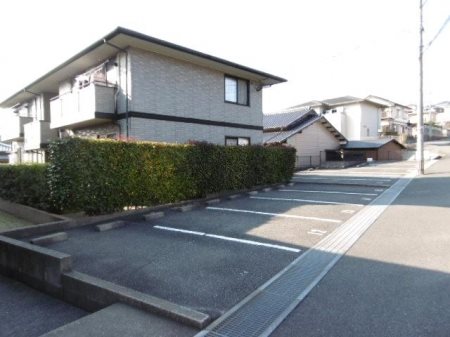 グランドゥール　A棟 駐車場