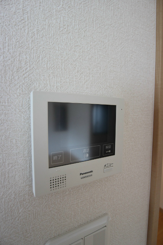 エイチエヌ石坪 来客者の確認が出来るインターホンです。