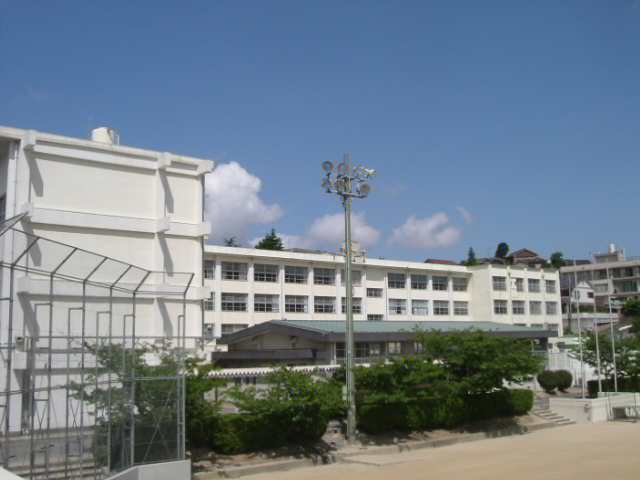 エイチエヌ石坪 北九州市立槻田中学校