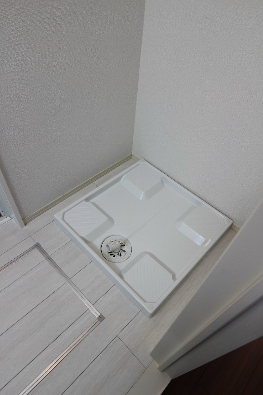 グランツ葛原 【参照】脱衣所の室内洗濯機置き場。