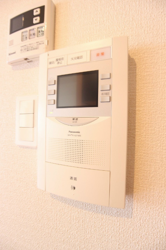 VERDE 大手町 来客者の確認が出来るTVモニター付きのインターホンです。