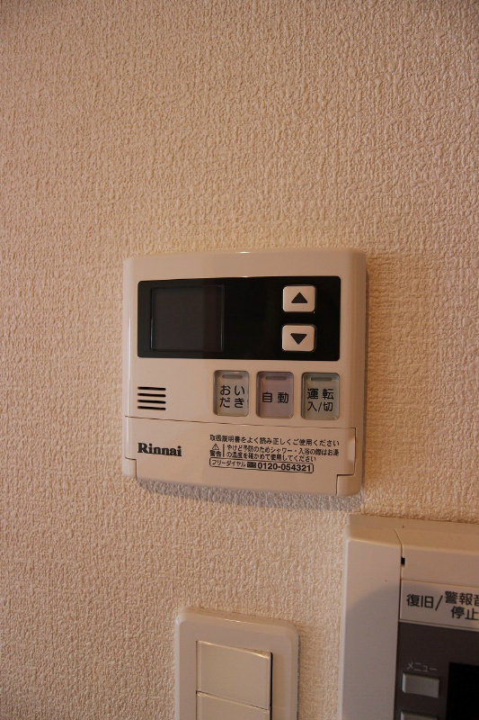 VERDE 大手町 追い焚き操作や温度調整が出来る給湯器です。