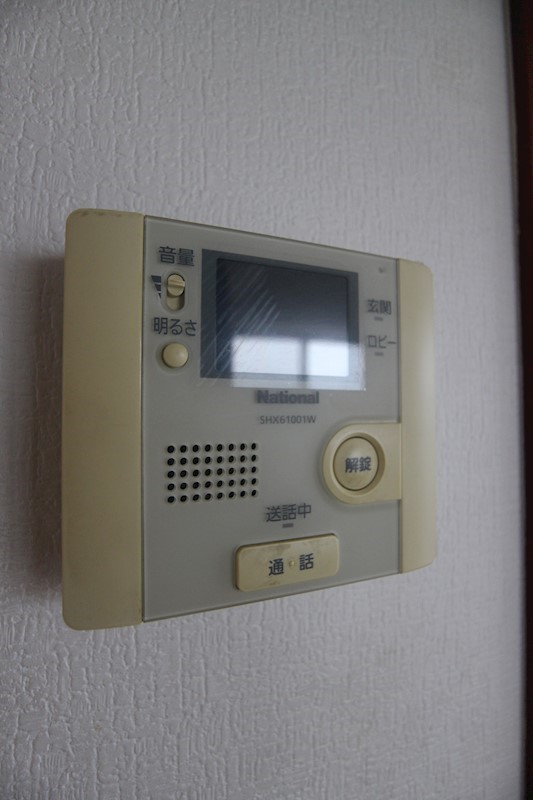コンフォートスクエア安部山  顔も見れて安心のインターフォン。