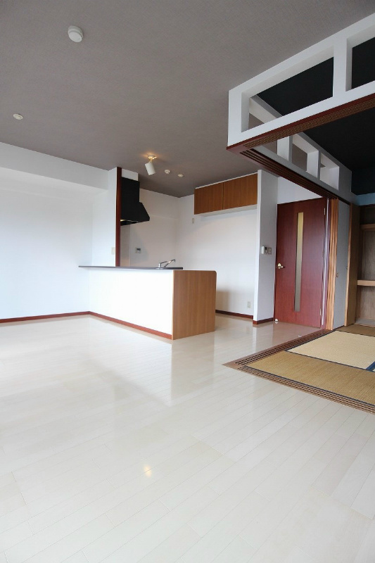 コンフォートスクエア安部山  オールフローリングのお部屋です