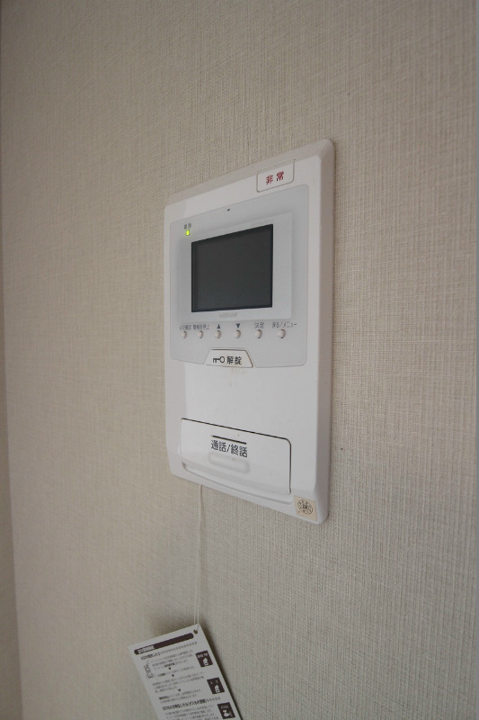 ウイングス三萩野 TVモニター付インターホンなので安心ですね。