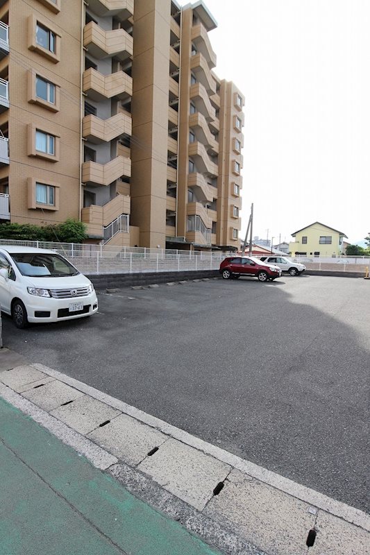 エルスール下曽根 駐車場