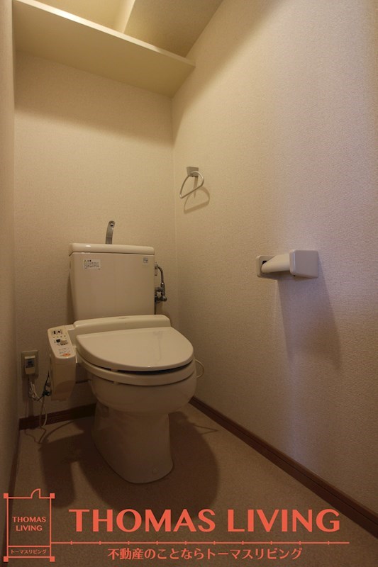 カサブランカフィールド 手洗い場つきのトイレ棚もあります。