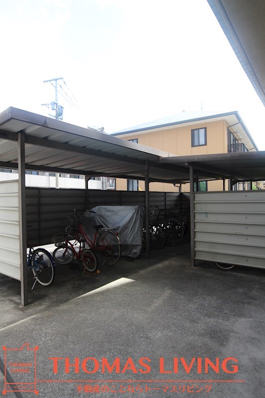 カサブランカフィールド 屋根付き駐輪場ある程度の雨風をしのげます