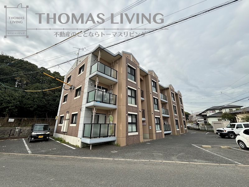 オシャレな外装のマンションです。