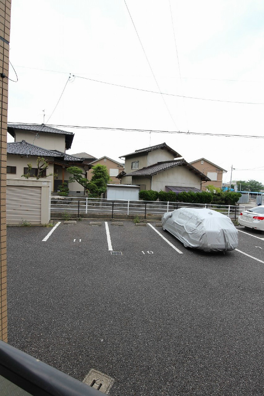 シャトーK葛原 駐車場