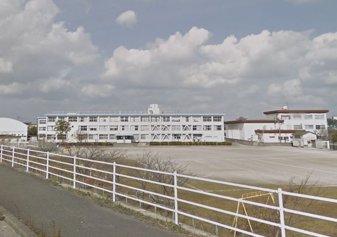 フォーシーズン 中間市立中間小学校