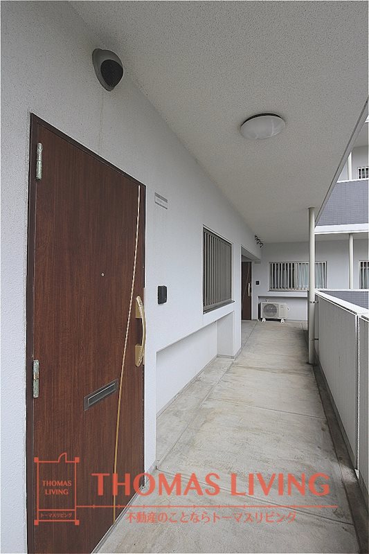 エミネント華里 玄関前のお写真です。