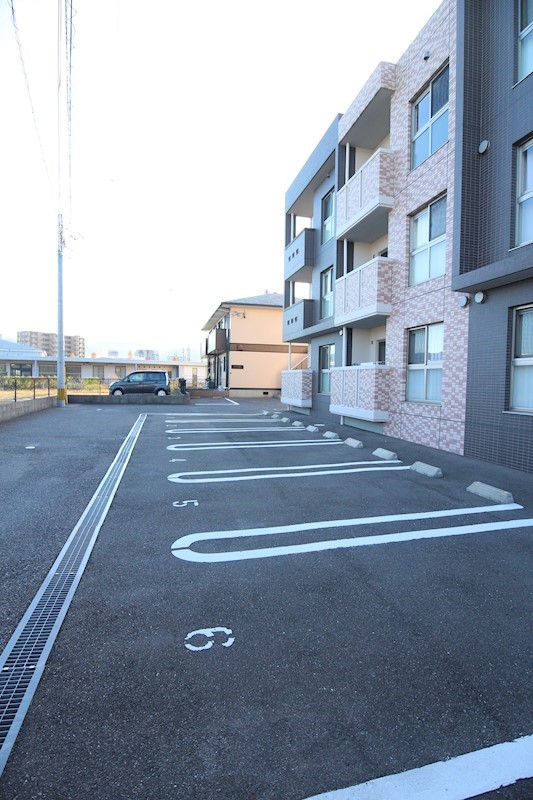 S-COURT 駐車スペースも広めです