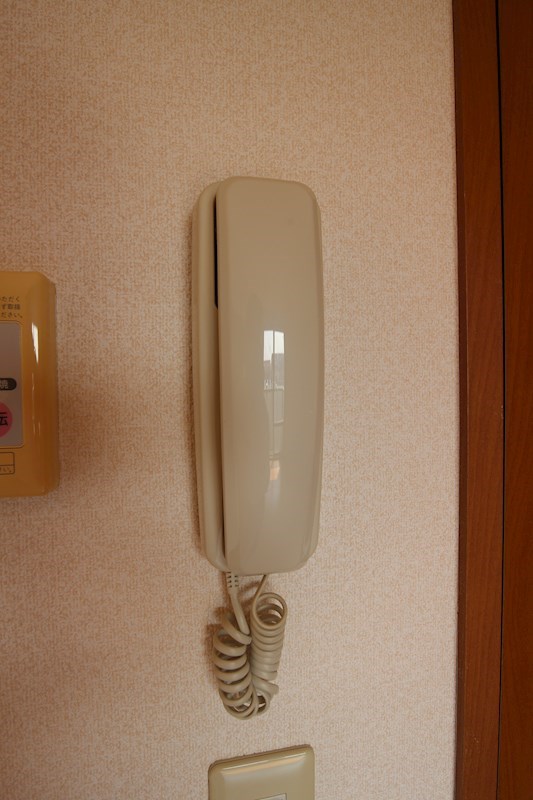 コーポ横代　A棟 受話器タイプのインターホン。