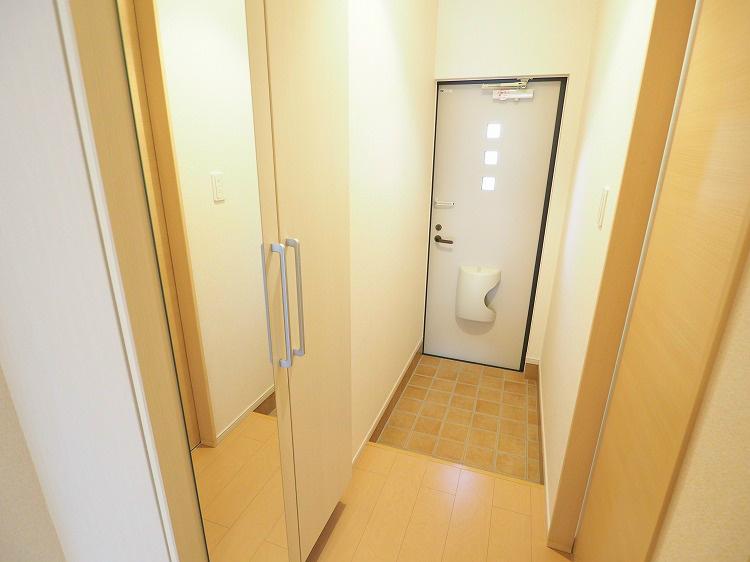 ポラリス A棟  トールタイプのシューズボックスが便利です。