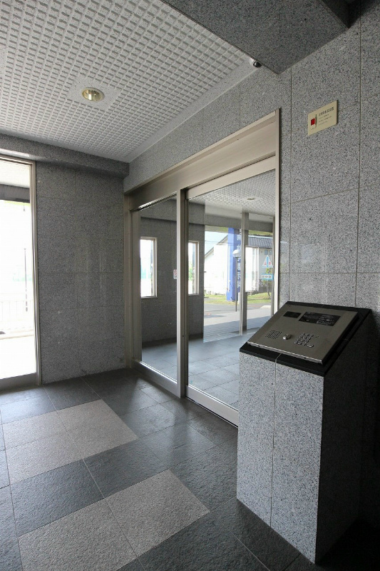ミラドール F  ※別号室の写真です。　安心・安全のオートロック！