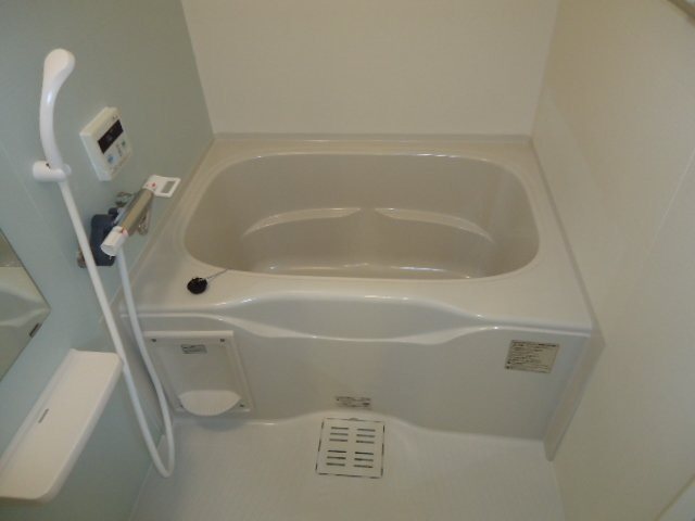 セブンヒルズ ※別号室の写真です。お風呂は浴室乾燥機付きです。