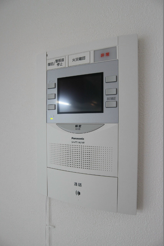 アヴィニールグランデ金田  TVモニタ付インターホンなので安心ですね。