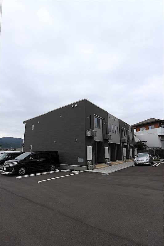 J・サクレ葛原Ⅰ モダンな外観です