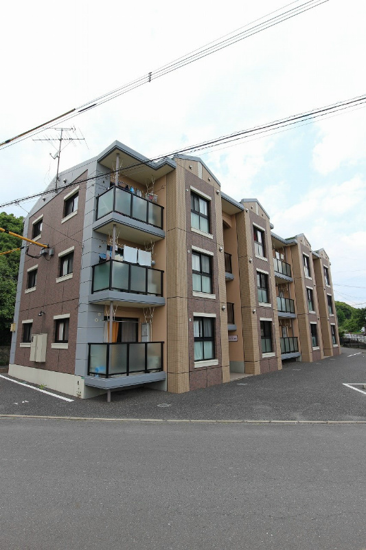 シャトーK葛原 オシャレな外装のマンションです。