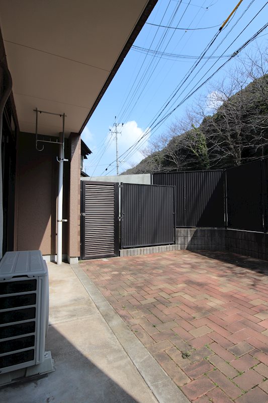 ビッグフォレスト壱番館  ※別号室の写真です。専用庭です。