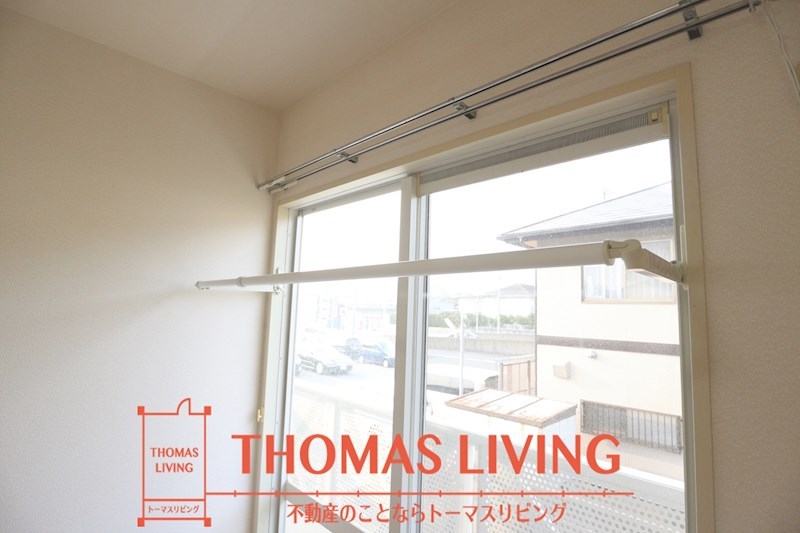 ハイツ耕心 室内用の物干し竿です。
