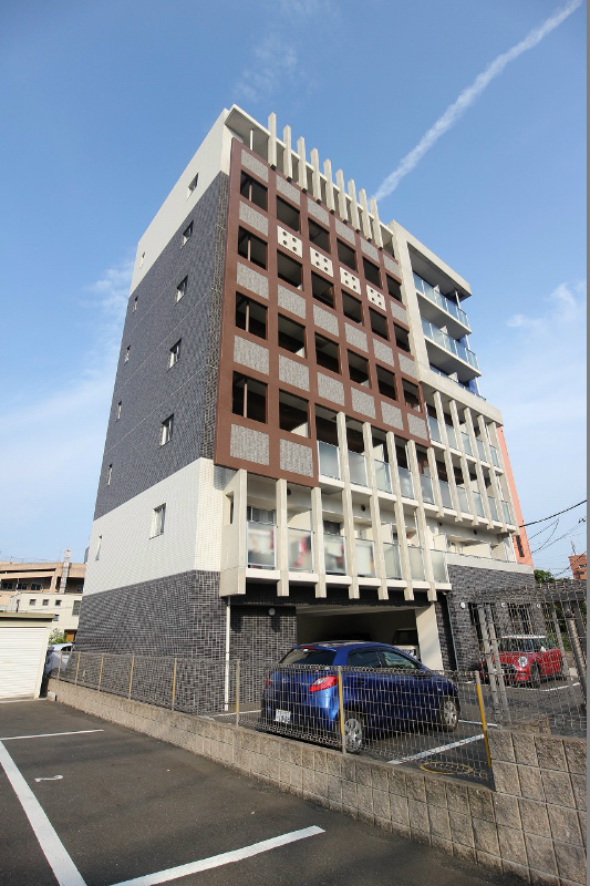 MDIミルファルコ下曽根駅前  お洒落なデザイナーズマンションです。南向きで日当たり良好。