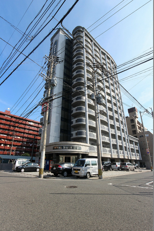 ロイヤルマジェスティ 三萩野駅まで徒歩7分の便利な立地です