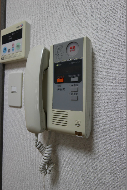 ロイヤルマジェスティ 管理人在中、オートロックも付いてます。鍵はカードキーです。