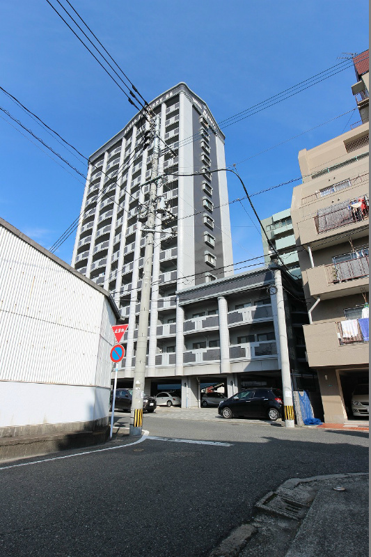 ロイヤルマジェスティ 三萩野駅まで徒歩7分の便利な立地です