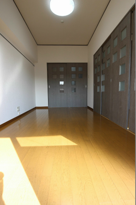 ロイヤルマジェスティ 6.5帖の洋室です