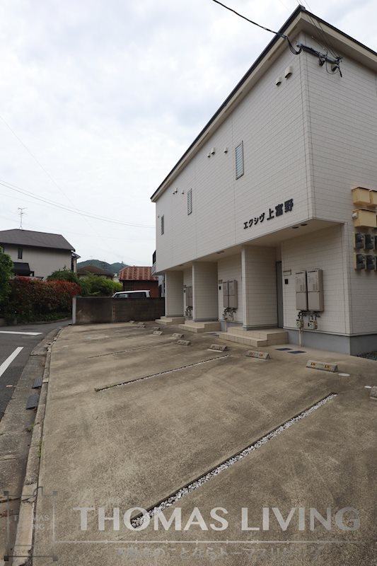 エクシヴ上富野 駐車場