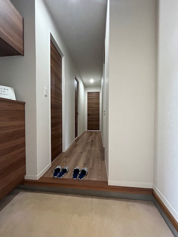 カレッジヒルズ A棟  玄関