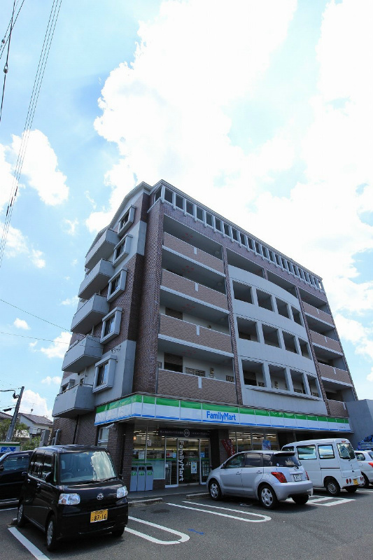 エクセレントリッチ伊崎 外観エントランス側♪