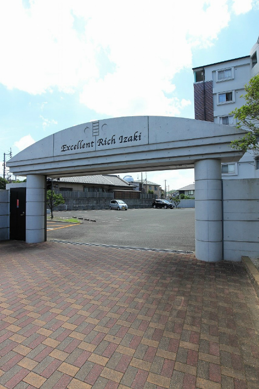 エクセレントリッチ伊崎 駐車場はシャッターですよ♪