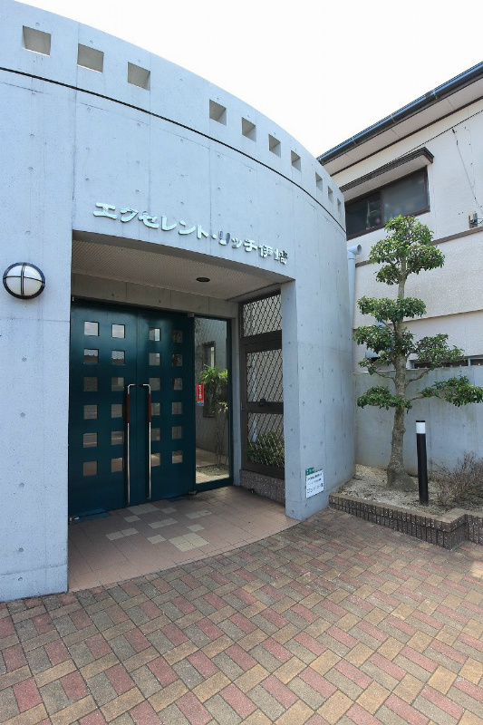 エクセレントリッチ伊崎 エントランス。お洒落ですね♪