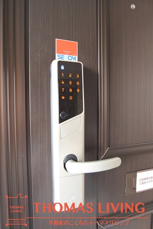 クレール塚の原 C棟 玄関は電子ロックです。