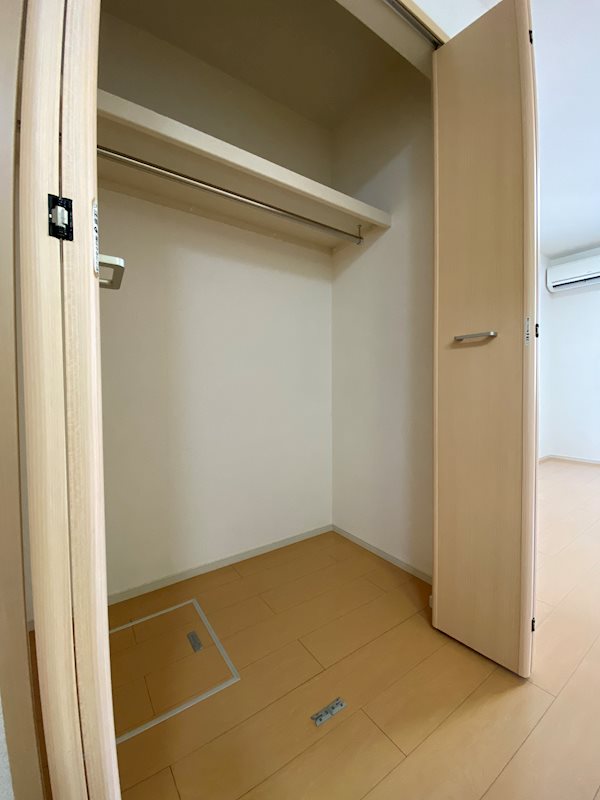 サンパーク曽根  奥行きのある収納です