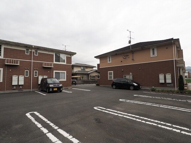 フィーノヴィラⅡ 駐車場