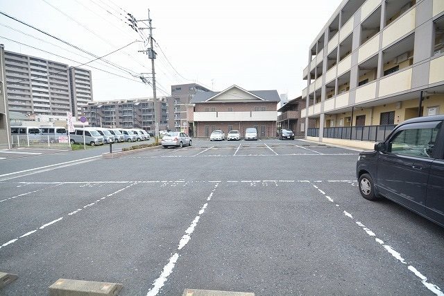 フィールド・ワン 駐車場