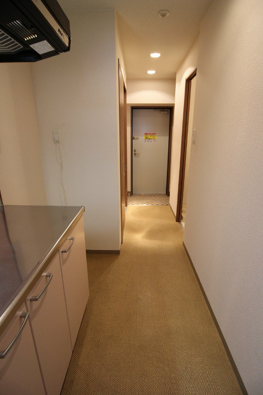 リード室町 廊下