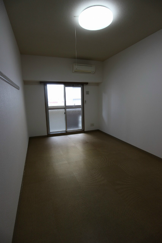 リード室町 広い寝室