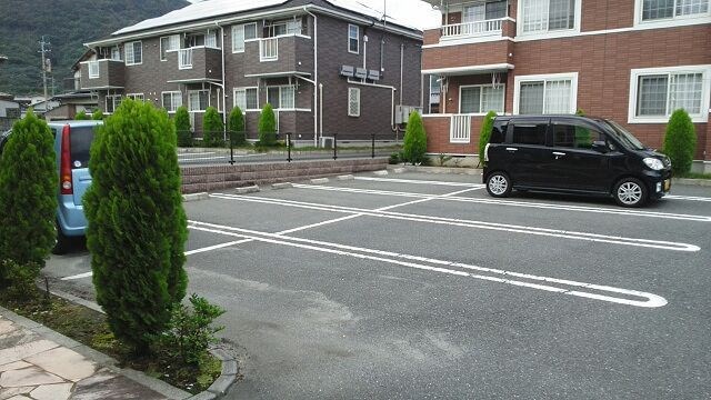 ウッド　クリーク　テラス　C 駐車場