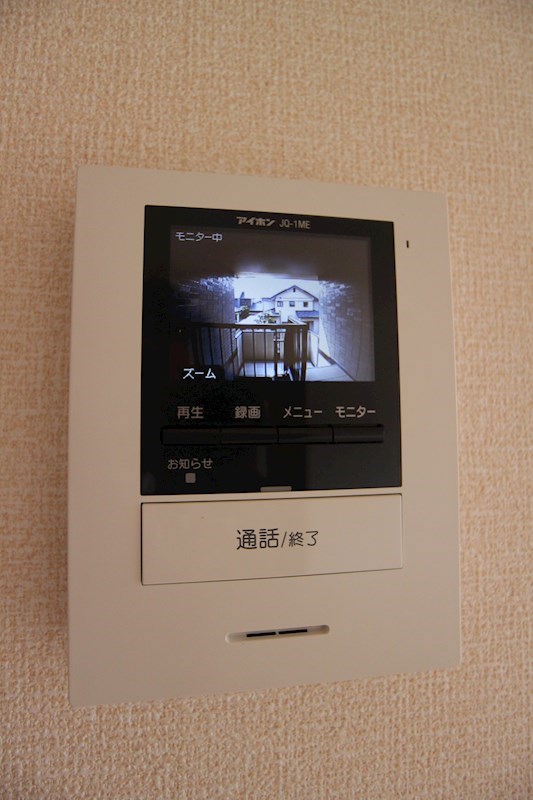 グレイス上吉田B棟 相手の顔の見えるインターホンです。
