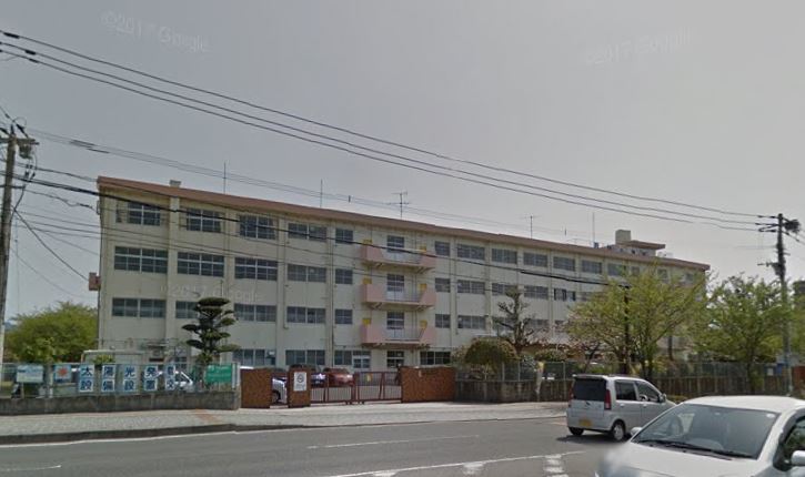 グランフィール華里  北九州市立八枝小学校