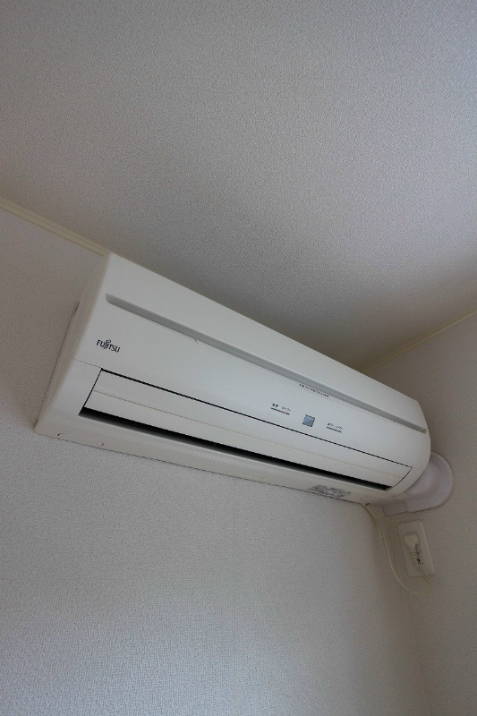 ミニョン  ※別号室の写真です。冷暖房が備わっています。