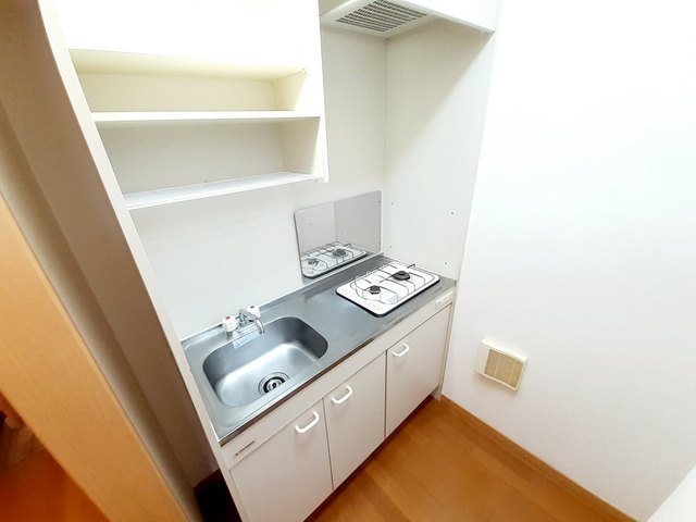 ヴィラージュD ※別号室の写真です。コンロも2口付です。