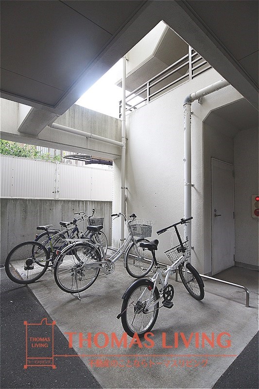 アドバンスM-1    駐輪場