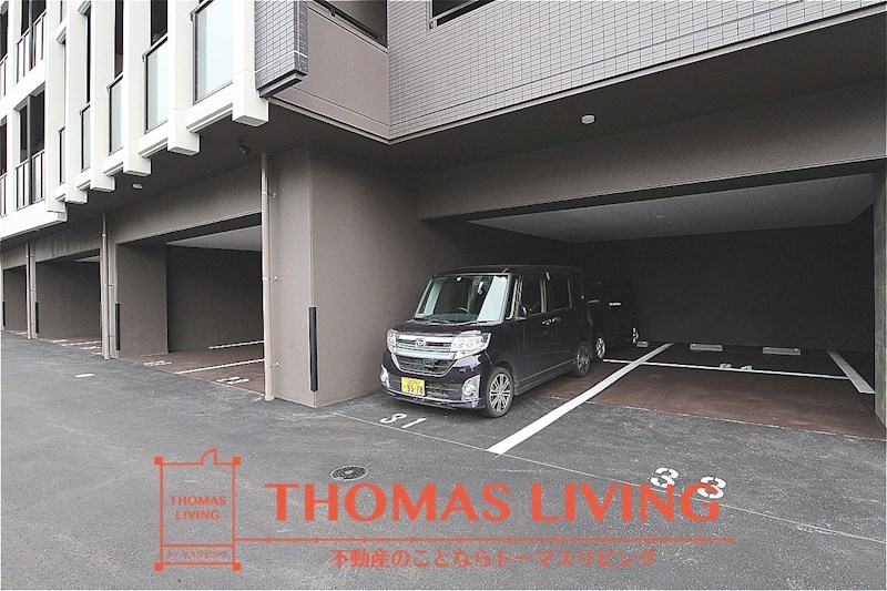 THE SQUARE Platinum Residence 屋根付き駐車場