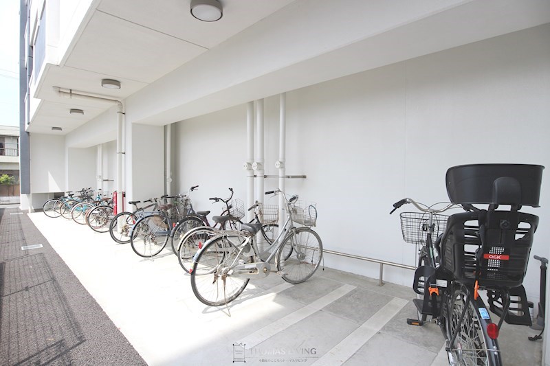 アースコートY'sシティ東神原  駐輪場のお写真です。